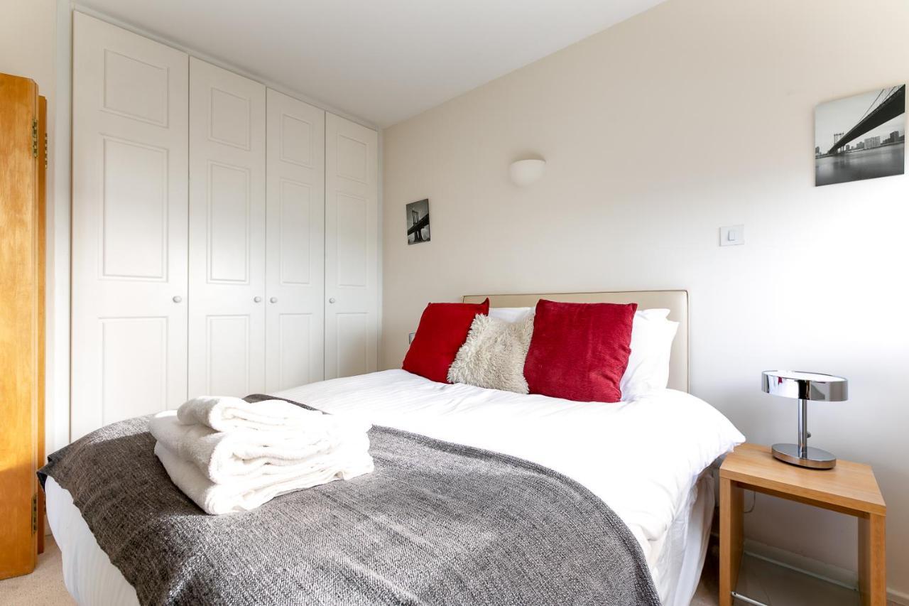 Point West Apartments Λονδίνο Εξωτερικό φωτογραφία