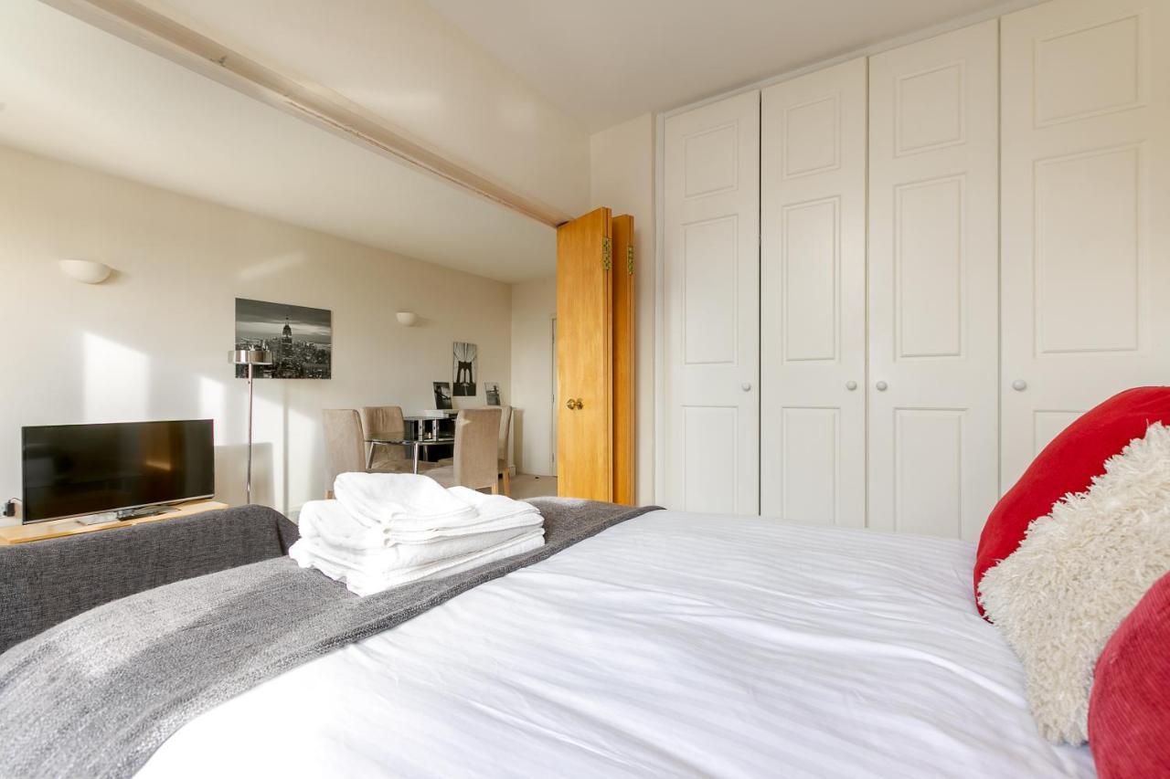 Point West Apartments Λονδίνο Εξωτερικό φωτογραφία